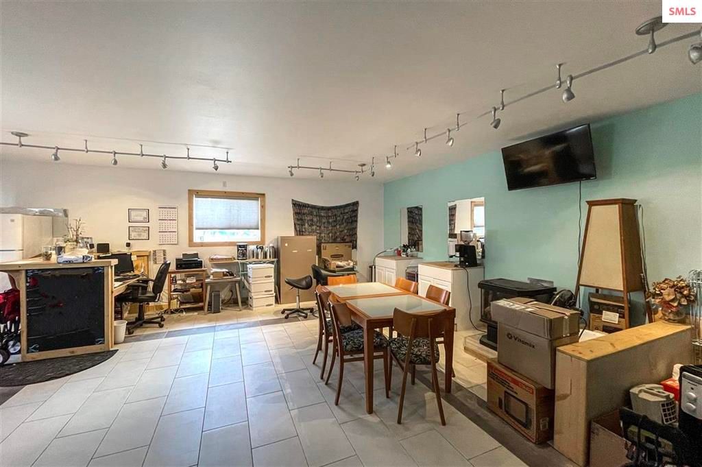 Starrs Acreage: 830 Kootenai Cutoff Rd, Sandpoint, ID 83864